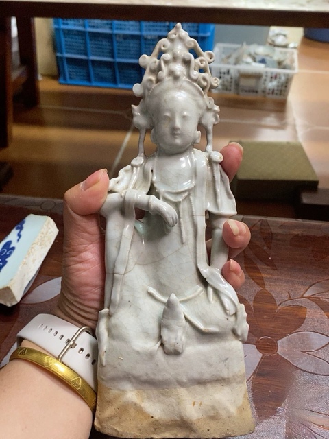 古玩陶瓷青白釉觀音菩薩造像真品鑒賞圖