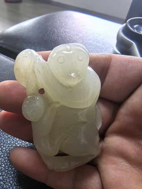 古玩玉器和田玉雕“靈猴獻壽”把件真品鑒賞圖