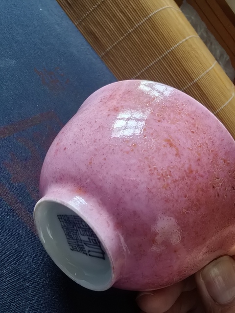 古玩陶瓷清中期胭脂紅釉碗真品鑒賞圖
