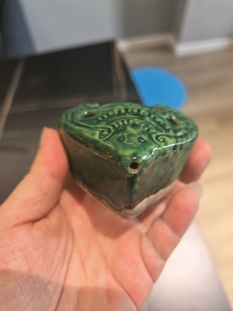 古玩陶瓷綠釉蝠型筆插水滴拍賣,當前價格18元