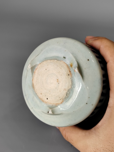 古玩陶瓷花卉紋青花三足筒式香爐真品鑒賞圖