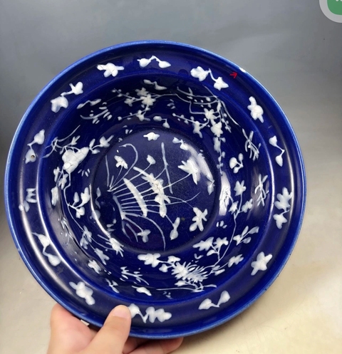 古玩陶瓷藍釉堆白花卉紋凈手盆真品鑒賞圖