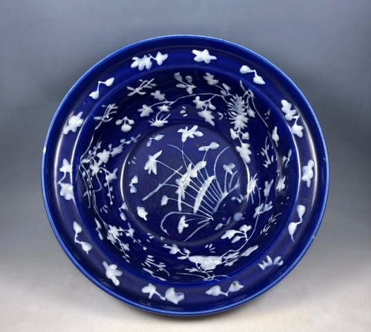 古玩陶瓷藍釉堆白花卉紋凈手盆真品鑒賞圖