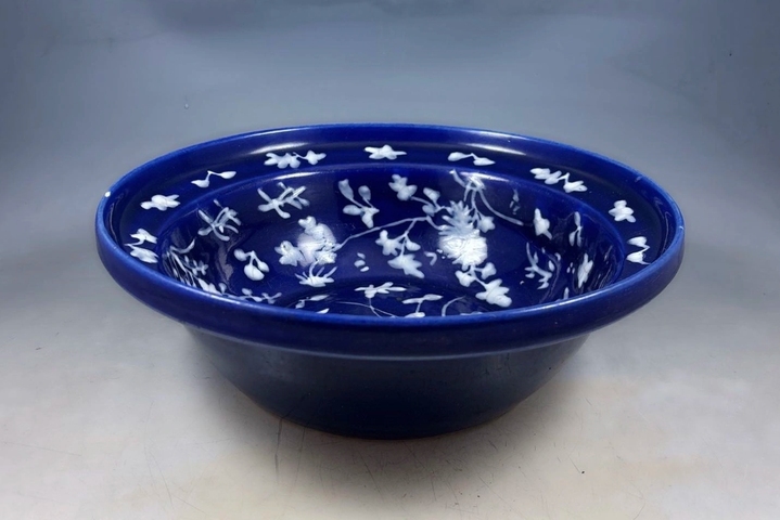 古玩陶瓷藍釉堆白花卉紋凈手盆真品鑒賞圖