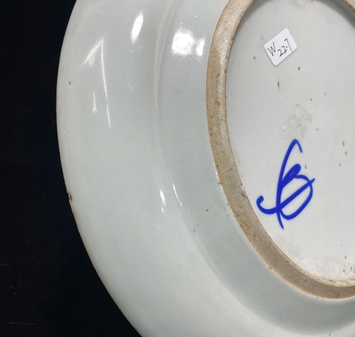 古玩陶瓷人物紋廣彩盤真品鑒賞圖