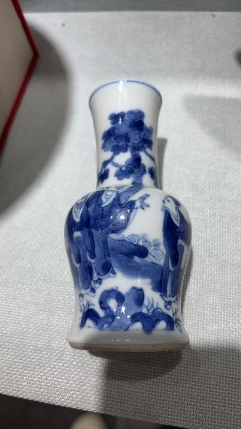 古玩陶瓷人物紋青花瓶真品鑒賞圖