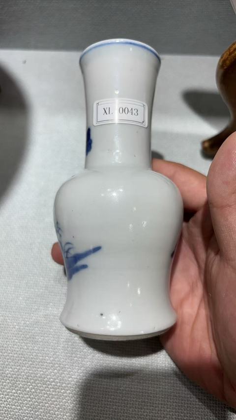 古玩陶瓷人物紋青花瓶真品鑒賞圖