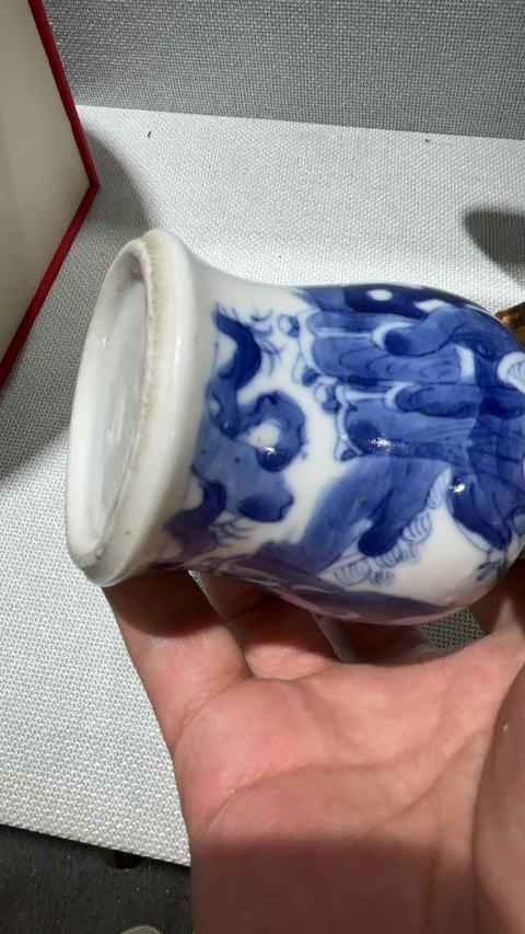 古玩陶瓷人物紋青花瓶真品鑒賞圖