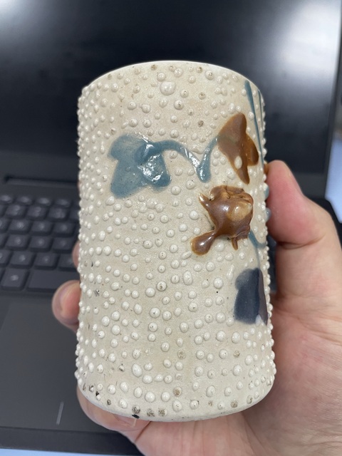 古玩陶瓷晚清珍珠地松鼠葡萄筆筒真品鑒賞圖