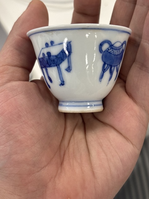 古玩陶瓷日本明治青花博古圖茶杯真品鑒賞圖