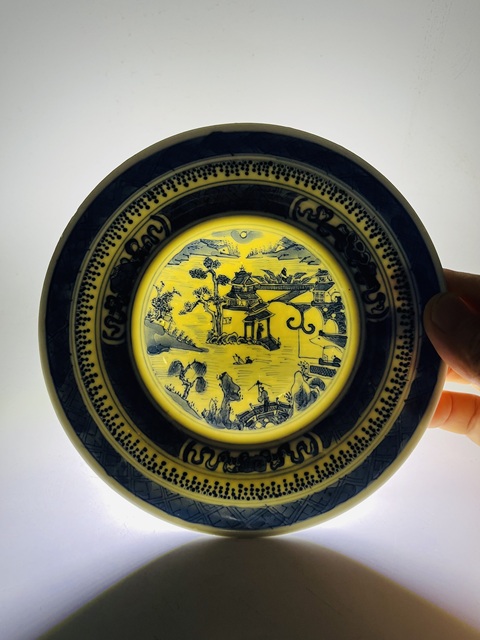 古玩陶瓷樓臺亭閣山水紋青花盤真品鑒賞圖
