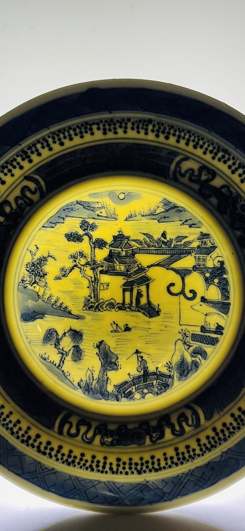 古玩陶瓷樓臺亭閣山水紋青花盤真品鑒賞圖