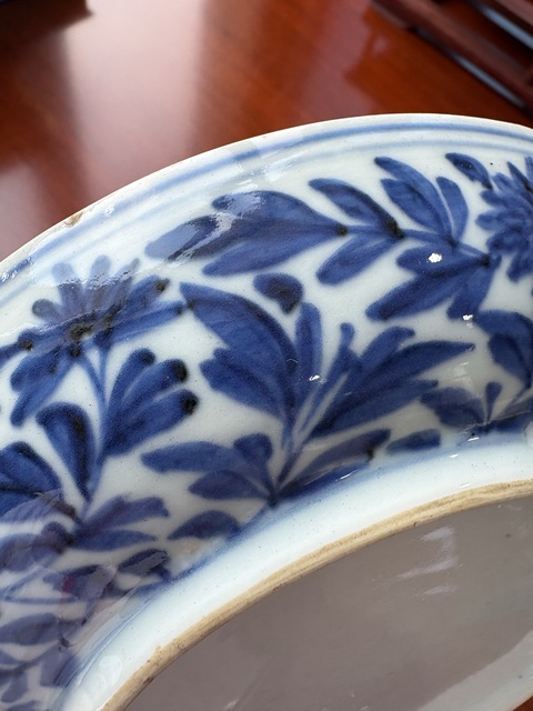 古玩陶瓷花卉紋青花盤真品鑒賞圖