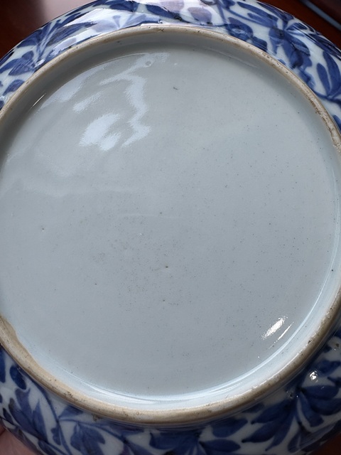 古玩陶瓷花卉紋青花盤真品鑒賞圖