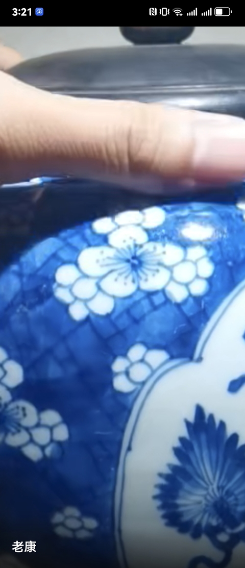 古玩陶瓷青花留白梅紋開光博古圖罐真品鑒賞圖
