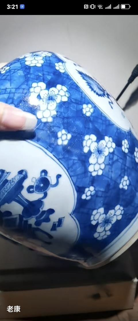 古玩陶瓷青花留白梅紋開光博古圖罐真品鑒賞圖