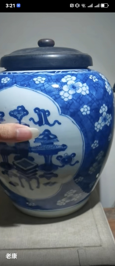 古玩陶瓷青花留白梅紋開光博古圖罐真品鑒賞圖
