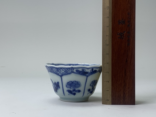 古玩陶瓷清康熙·青花人物花卉紋杯拍賣，當前價格244元