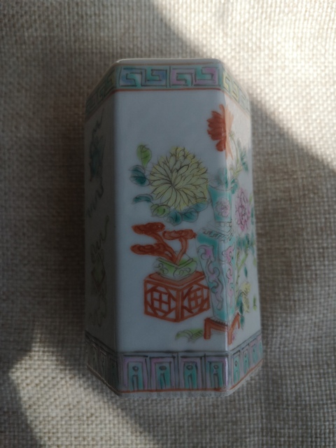 古玩陶瓷粉彩八寶紋筆筒真品鑒賞圖