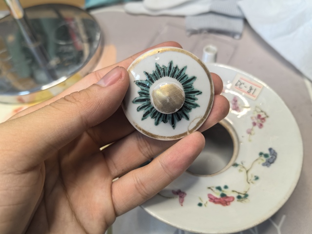 古玩陶瓷粉彩壺真品鑒賞圖