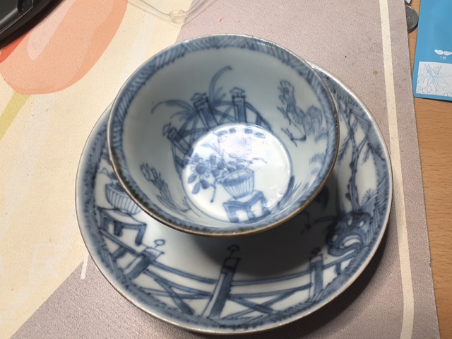 古玩陶瓷康熙紫金釉青花杯碟真品鑒賞圖