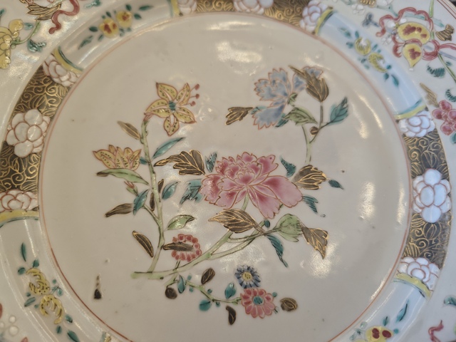 古玩陶瓷雍正細路粉彩花卉盤真品鑒賞圖
