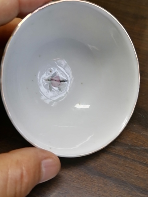 古玩陶瓷仕女紋粉彩杯真品鑒賞圖