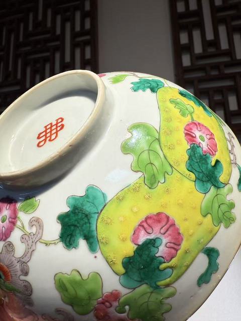 古玩陶瓷清道光 粉彩蝶戀花大碗真品鑒賞圖