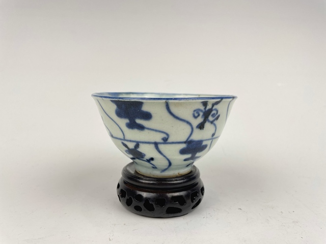 古玩陶瓷清早期·青花靈芝紋茶圓拍賣,當前價格0元
