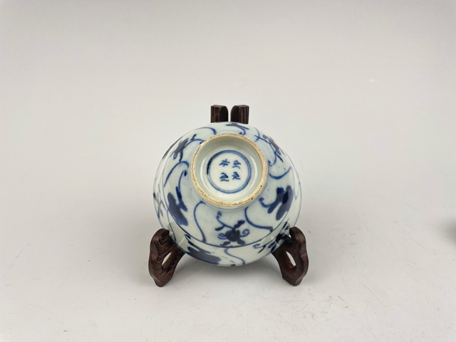 古玩陶瓷清早期·青花靈芝紋茶圓拍賣,當前價格0元