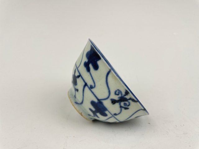 古玩陶瓷清早期·青花靈芝紋茶圓拍賣,當前價格0元