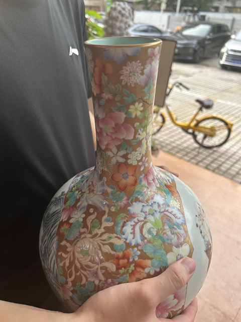 古玩陶瓷五子鬧佛粉彩天球瓶真品鑒賞圖