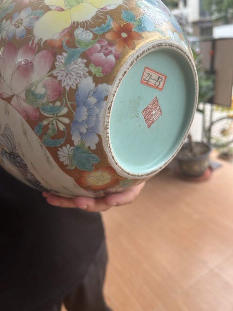 古玩陶瓷五子鬧佛粉彩天球瓶真品鑒賞圖