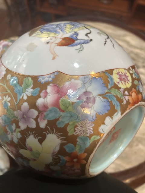 古玩陶瓷五子鬧佛粉彩天球瓶真品鑒賞圖