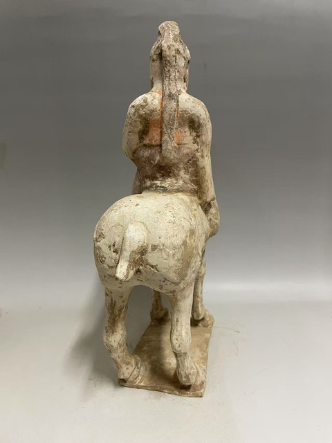 古玩陶瓷唐·騎馬俑真品鑒賞圖