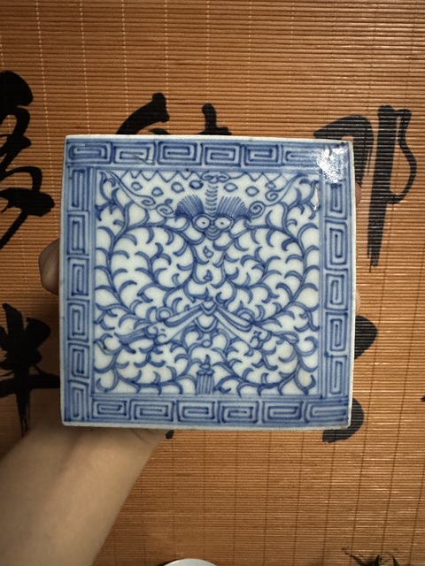 古玩陶瓷青花蝠紋四方印盒真品鑒賞圖
