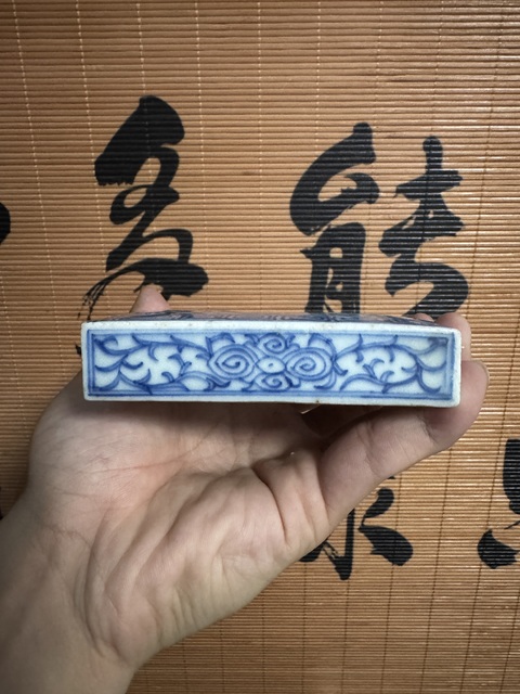 古玩陶瓷青花蝠紋四方印盒真品鑒賞圖