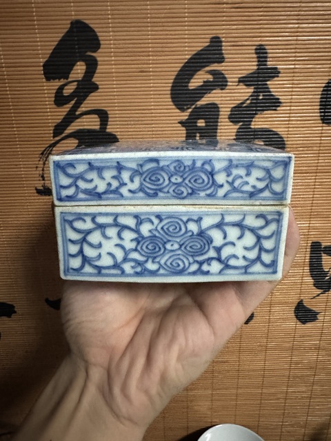 古玩陶瓷青花蝠紋四方印盒真品鑒賞圖