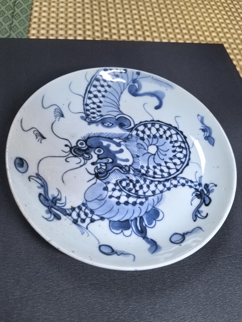 古玩陶瓷過墻龍紋青花盤真品鑒賞圖
