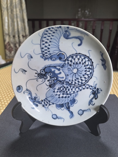 古玩陶瓷過墻龍紋青花盤真品鑒賞圖