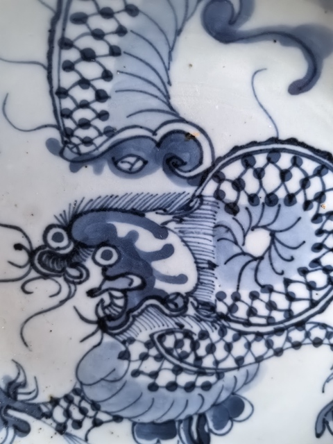 古玩陶瓷過墻龍紋青花盤真品鑒賞圖