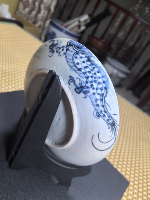 古玩陶瓷過墻龍紋青花盤真品鑒賞圖