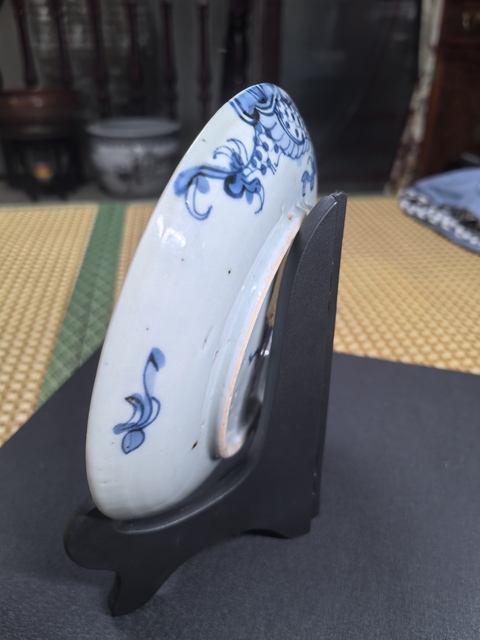 古玩陶瓷過墻龍紋青花盤真品鑒賞圖