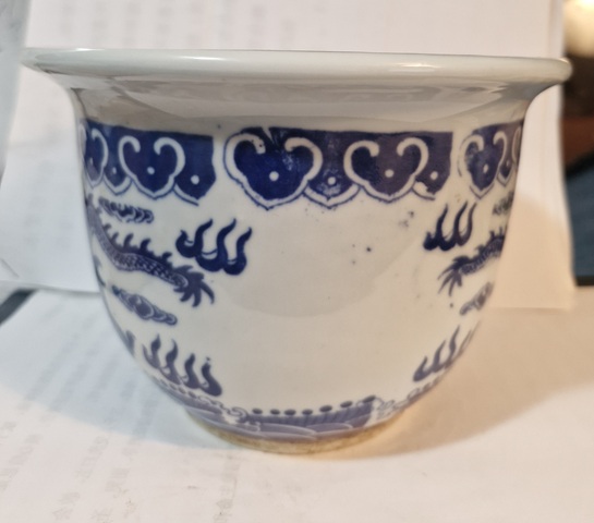 古玩陶瓷龍紋青花花盆真品鑒賞圖