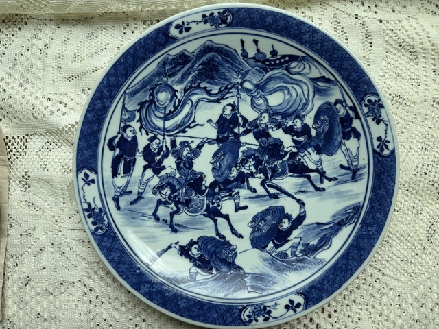 古玩陶瓷青花刀馬人物紋大盤真品鑒賞圖