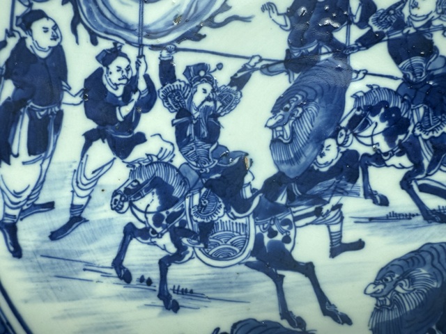 古玩陶瓷青花刀馬人物紋大盤真品鑒賞圖