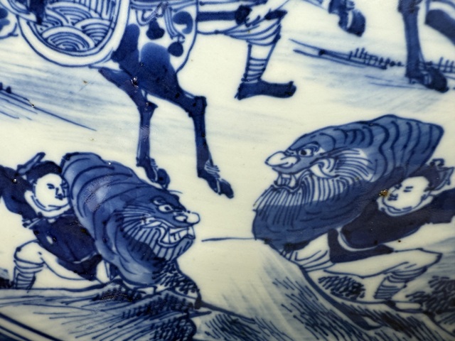 古玩陶瓷青花刀馬人物紋大盤真品鑒賞圖