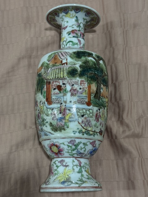 古玩陶瓷粉彩嬰戲圖撇口瓶真品鑒賞圖