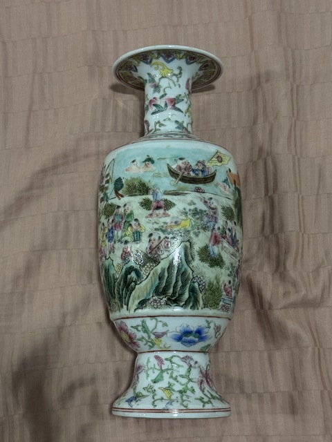 古玩陶瓷粉彩嬰戲圖撇口瓶真品鑒賞圖
