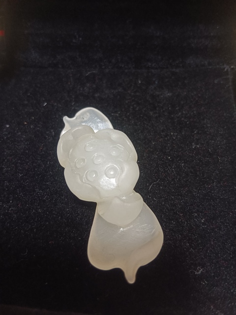 古玩玉器和田玉雕“蓮蓬”掛件真品鑒賞圖